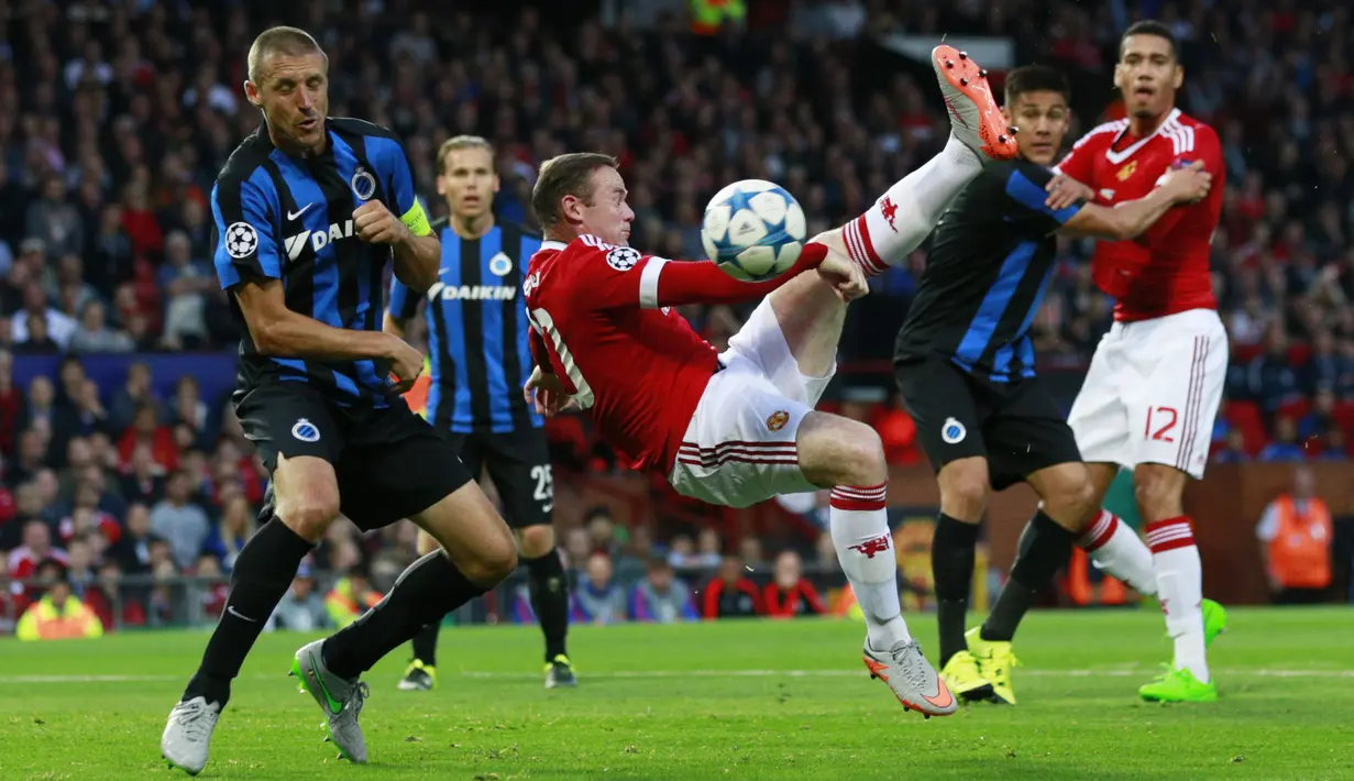 Wayne Rooney pun berusaha menjebol gawang Club Brugge. (Action Images via Reuters/Jason Cairnduff)