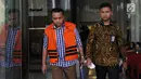 Direktur PT Murakabi Irvanto Hendra Pambudi keluar usai menandatangani berkas P21 di gedung KPK, Jakarta, Jumat (6/7). Berkas pemeriksaan keponakan Setya Novanto tersebut dinyatakan lengkap dalam waktu dekat dan akan disidangkan. (Merdeka.com/Dwi Narwoko)