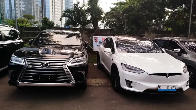 Barang bukti kendaraan pelat dinas palsu DPR