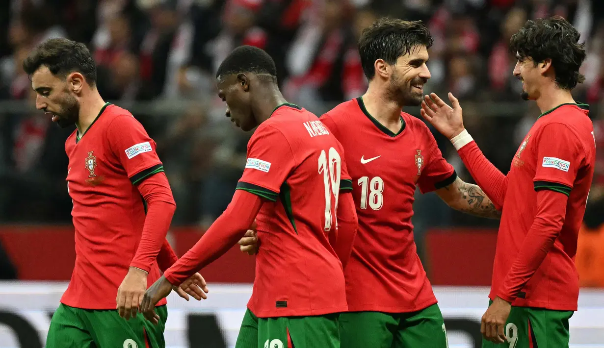 Unggul 3-1, Portugal berhasil meraih poin penuh sekaligus mengokohkan posisi mereka di puncak klasemen grup 1 UEFA Nations League A dengan raihan sembilan poin. (Sergei GAPON/AFP)