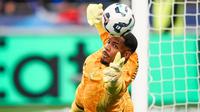 Mike Maignan, kiper Timnas Prancis saat laga leg kedua perempat final UEFA Nations League melawan Kroasia di Stade de France, Senin dini hari WIB (24-3-2025). (Bola.com/ X @FrenchTeam)