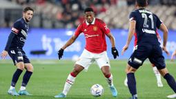 Anthony Martial sedang dalam top performanya saat pre-season bersama Manchester United. Sayang, cedera sering memaksanya harus absen dari skuad Setan Merah. Martial selalu mampu memaksimalkan kesempatan yang diberikan oleh timnya. Ia tercatat berhasil mencetak 4 gol dan 2 assist dalam 7 penampilannya di semua kompetisi. Meskipun begitu, hal itu tak cukup membuat pemain 26 tahun tersebut dipanggil oleh Timnas Prancis untuk Piala Dunia 2022. (AFP/George Salpigtidis)