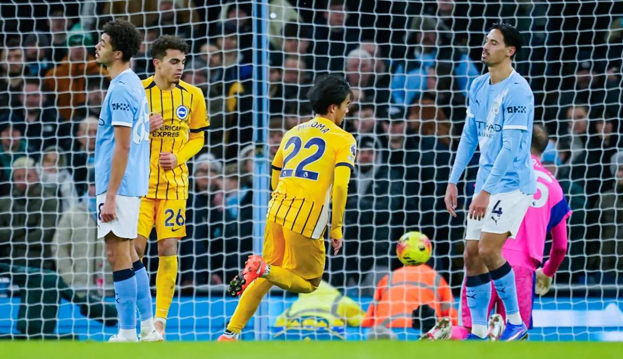 Kaoru Mitoma benar-benar menjadi momok bagi Manchester City. Pemain asal Jepang itu mencetak gol yang membuat City gagal raih poin penuh. (AP Photo/Dave Thompson)