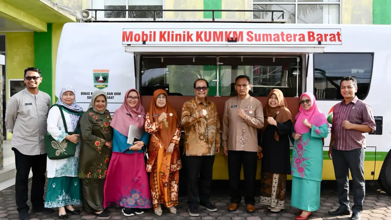 Sekretaris Kementerian Koperasi dan UKM (SesKemenKopUKM) Arif Rahman Hakim mendorong Pusat Layanan Usaha Terpadu (PLUT) KUMKM, untuk fokus membangun produk khusus dan khas yang bisa dijadikan produk unggulan daerah.