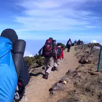 Sebelum mendaki, simak tips berikut ini.