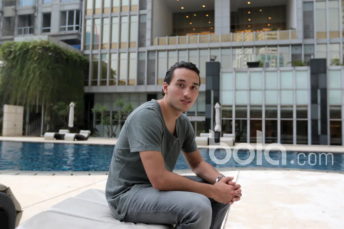 Ezra Walian