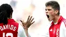 Dutch Ajax players Klaas Jan Huntelaar (R) and Edgar Davids cheer after the 3-0 for Ajax on April 20, 2008 during the last match in the Dutch Premier League against Heracles. AFP PHOTO / ANP PHOTO OLAF KRAAK