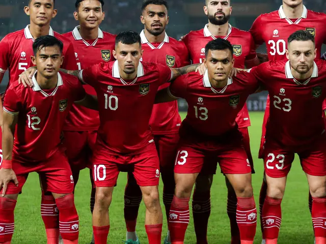 <p>Pose pemain timnas Indonesia,&nbsp;saat akan bertanding melawan timnas Burundi dalam pertandingan uji coba FIFA Matchday yang berlangsung di stadion Patriot Candrabhaga, Bekasi, Sabtu (25/3/2023). (Bola.com/Bagaskara Lazuardi)</p>