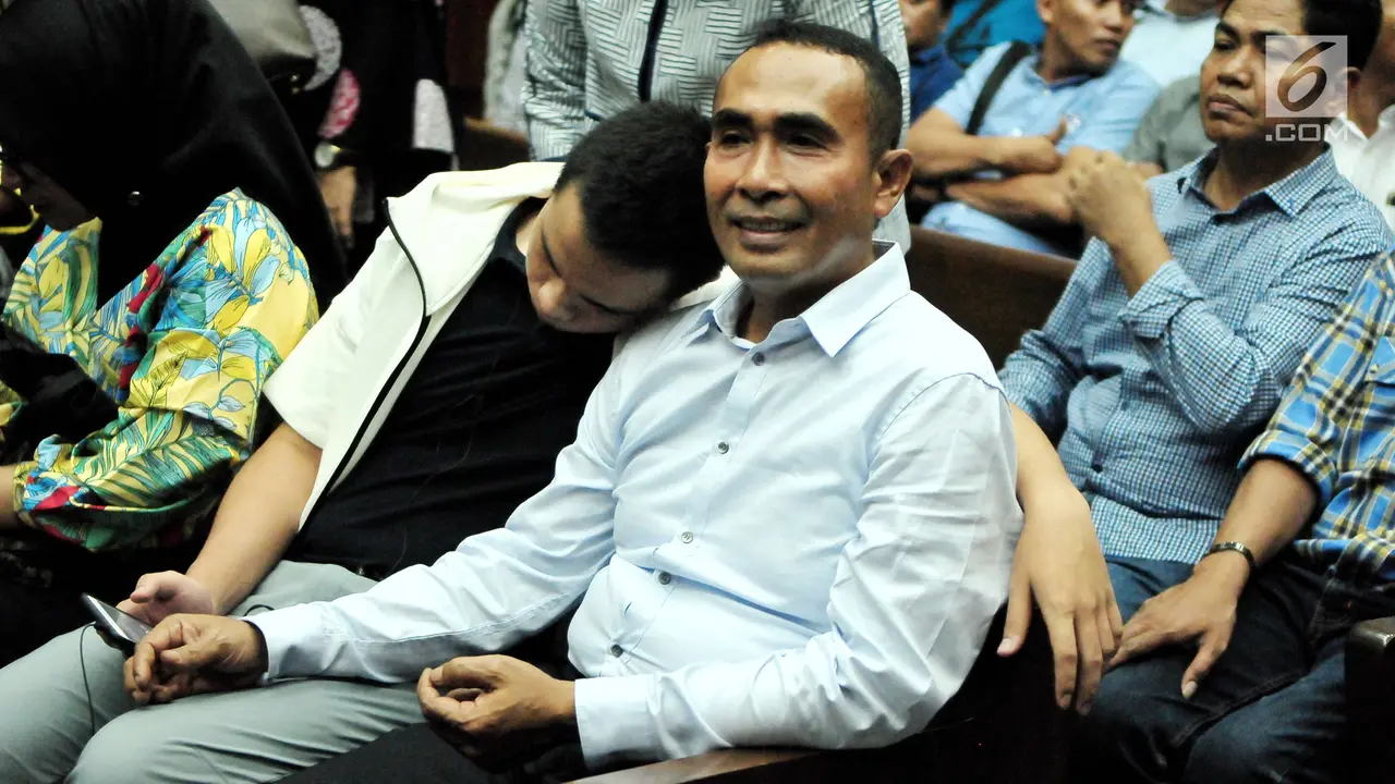 Divonis 3 Tahun 9 Bulan, Begini Ekspresi Bupati Buton Nonaktif Samsu Umar