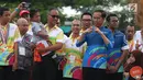 Presiden Joko Widodo menghadiri peringatan Hari Disabilitas Internasional 2018 di Bekasi, Jawa Barat, Senin (3/12). Jokowi bertemu Muklis Abdul Kholik yang sempat viral karena semangatnya untuk bersekolah. (Liputan6 com/Angga Yuniar)