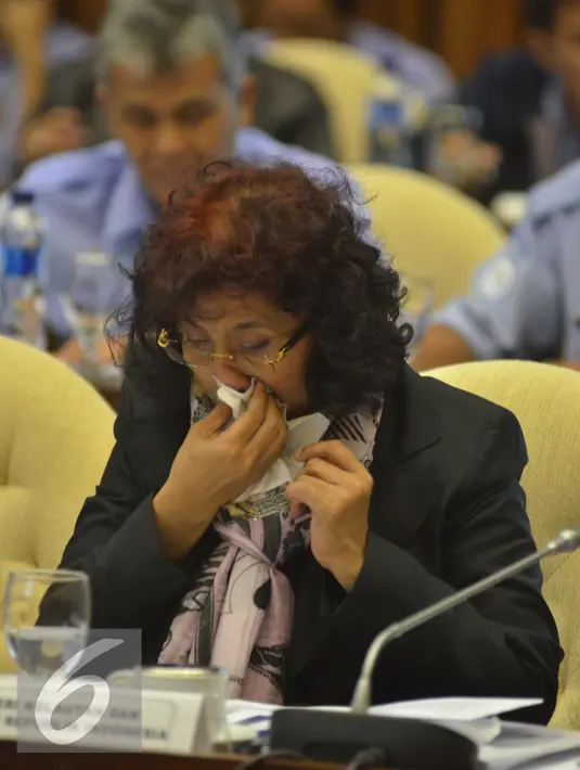 Sepertinya Ibu Susi sedang mengalami flu berat pada sidang kali ini. (Liputan6.com)