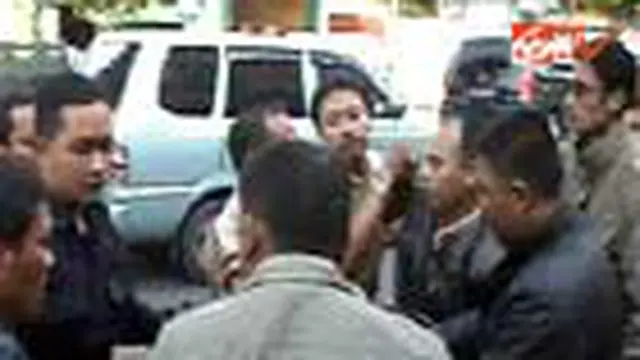Tak Terima Sepeda Motornya Ditarik, Polisi Marah