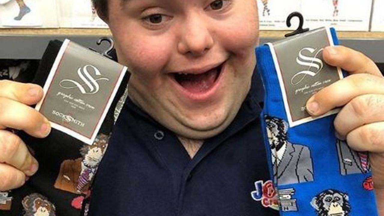 [Bintang] Berusia 21 Tahun, Pemuda Down Syndrome Jadi Pengusaha Kaus Kaki yang Sukses