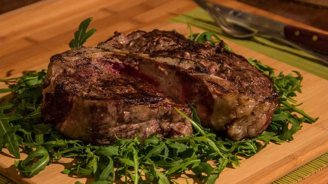 Ilustrasi masakan iga sapi