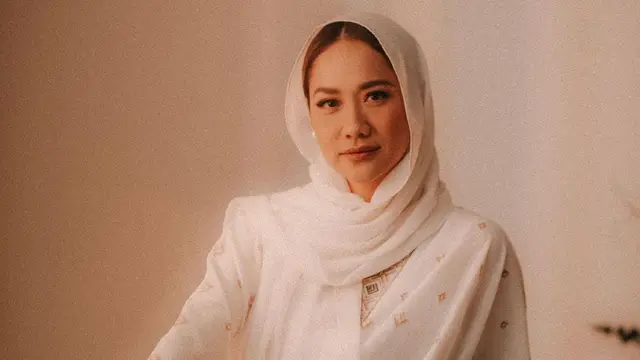 Bunga Citra Lestari Pakai Kerudung Putih, Aura Terpancarkan