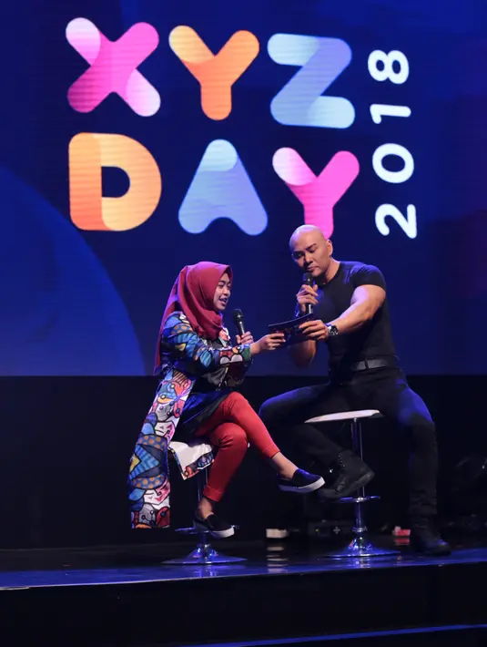 "Ini pertama kalinya, saya bangga,deg-degan karena saya rasa tidak semua konten kreator menjadi pemateri disini," ujar Ria Ricis saat ditemui di The Hall Senayan City, Jakarta Pusat, Rabu (25/4/2018). (Adrian Putra/Bintang.com)