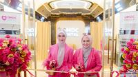 drg. Oktri Manessa, founder dan CEO OMDC Group, menggandeng Indah Nada Puspita, seorang entrepreneur di bidang modest fashion dan influencer ternama.