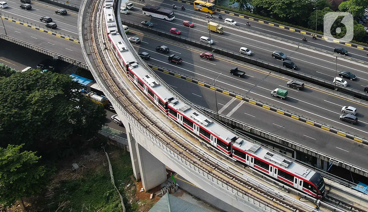 Hanya saja, menurut Menhub Budi dari sisi kecepatan rangkaian LRT tidak langsung turun signifikan ketika melewati titik tersebut. (Liputan6.com/Herman Zakharia)