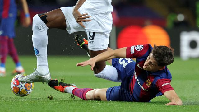 Foto: Debut di Liga Champions, Bek 17 Tahun Barcelona Ini Langsung Jadi Man of The Match