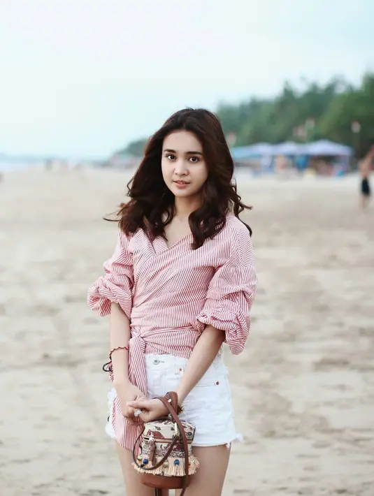 Tak heran jika banyak orang yang terpesona dengan wajah dari aktris sekaligus model ini. (Liputan6.com/IG/@michelleziu)