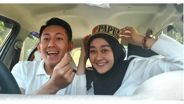Sang suami adalah seorang ASN juga, tepatnya menjadi staff Dinas Pendidikan Provinsi Jawa Timur.