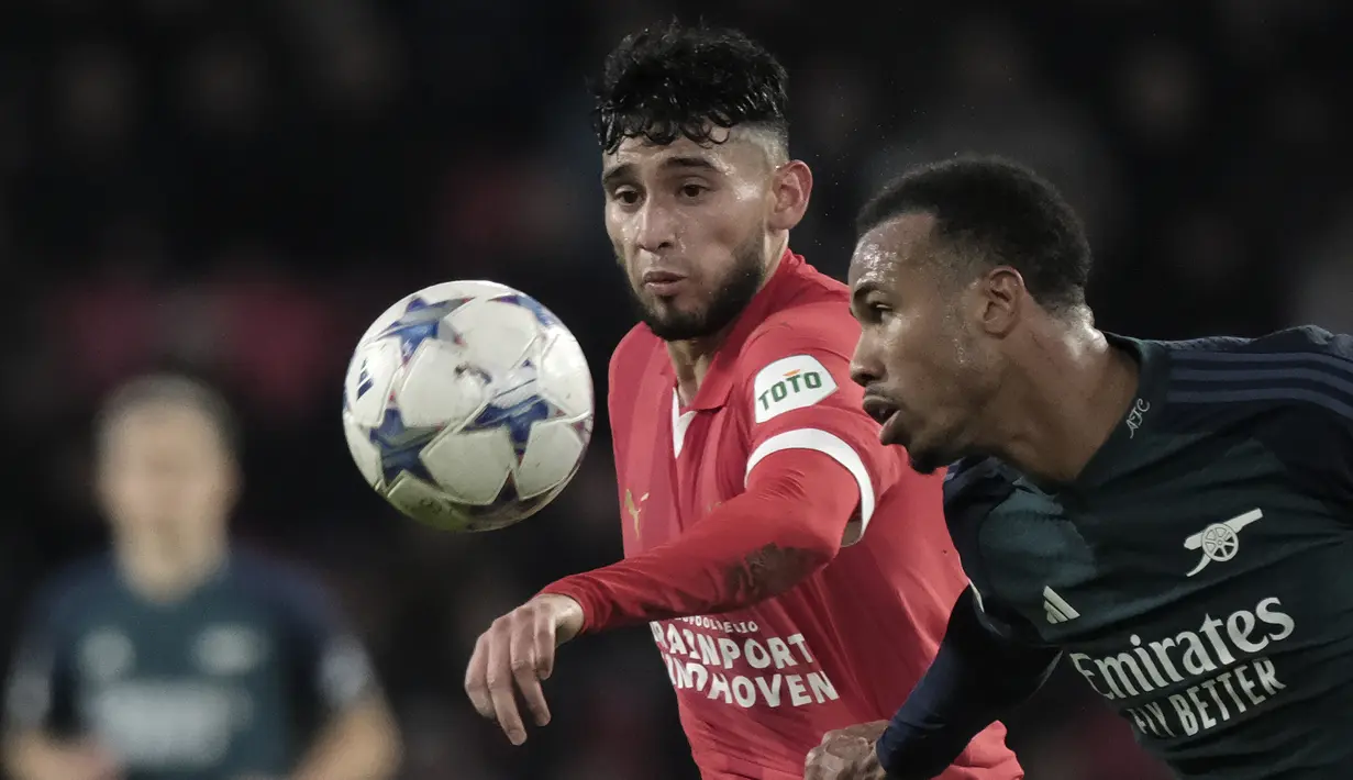 Laga pamungkas penyisihan grup B antara PSV Eindhoven vs Arsenal berakhir dengan skor 1-1. (AP Photo/Patrick Post)