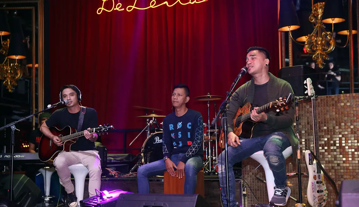 Setelah ditinggal Pasha, vokalis band Ungu menjadi Wakil Walikota Palu, posisi vokal kini digantikan oleh Enda dan Oncy yang selama ini sebagai gitaris. (Nurwahyunan/Bintang.com)