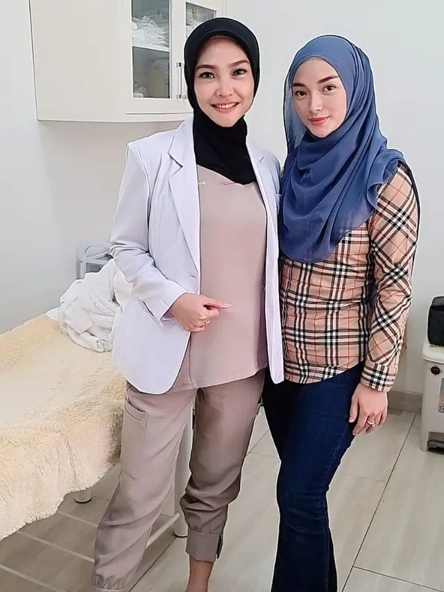 Zaskia Gotik berhijab (Instagram/zaskia_gotik)