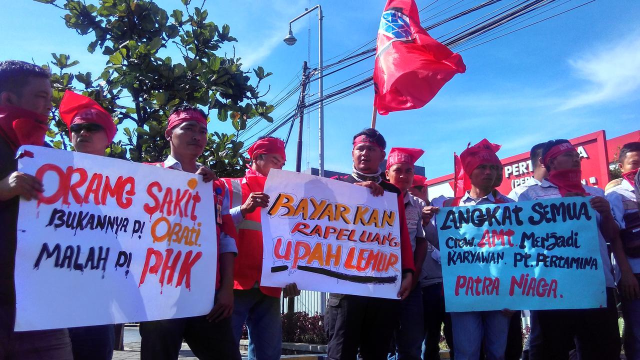 Aksi Mogok Kerja Sopir Truk BBM