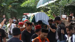 Suasana Haru Iringi Prosesi Pemakaman Mpok Alpa