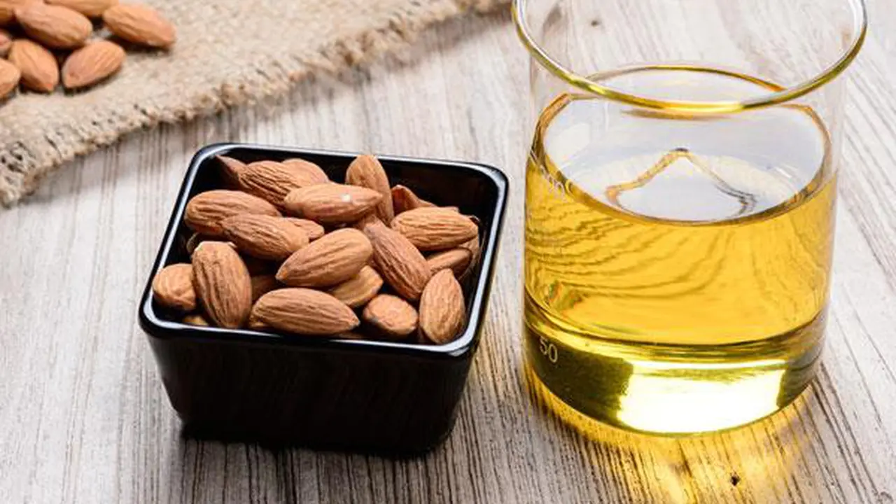 minyak almond