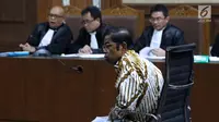 Mantan Menteri Sosial, Idrus Marham saat menjalani sidang pembacaan dakwaan di Pengadilan Tipikor, Jakarta, Selasa (15/1). Idrus didakwa terkait dugaan suap kerja sama pembangunan PLTU Riau-1. (Liputan6com/Helmi Fithriansyah)