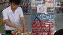 Produk Prancis yang diboikot di sebuah minimarket di Tangerang, Banten, Kamis (5/11/2020). Pemboikotan produk tersebut merupakan bentuk protes dan kecaman terhadap pernyataan Presiden Prancis Emmanuel Macron yang dianggap menghina Nabi Muhammad SAW dan umat Islam. (Liputan6.com/Angga Yuniar)