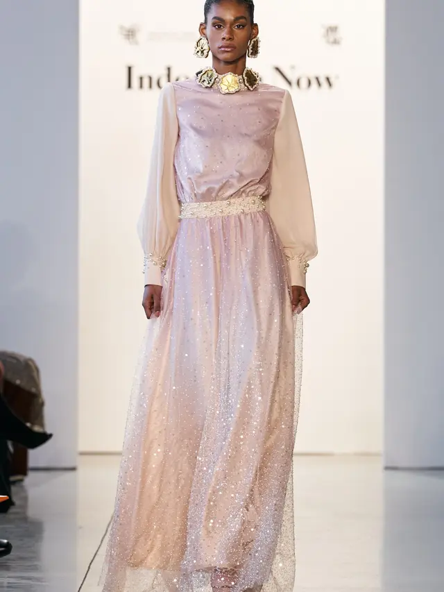 Cerita Desainer Zeta Prive Pangkas Waktu Tidur demi Tampil di New York Fashion Week 2023
