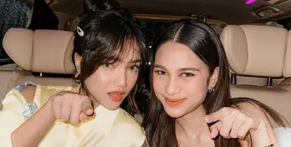 Fuji dan Azizah Salsha seringkali terlihat di frame yang sama. Kali ini, duo bestie ini menghadiri acara Met Gala TikTok Replay 2023 bersama. [Foto: Instagram/fuji_an]