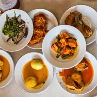 Masakan Padang memiliki jenis yang cukup beragam/copyright shutterstock/Sony Herdiana