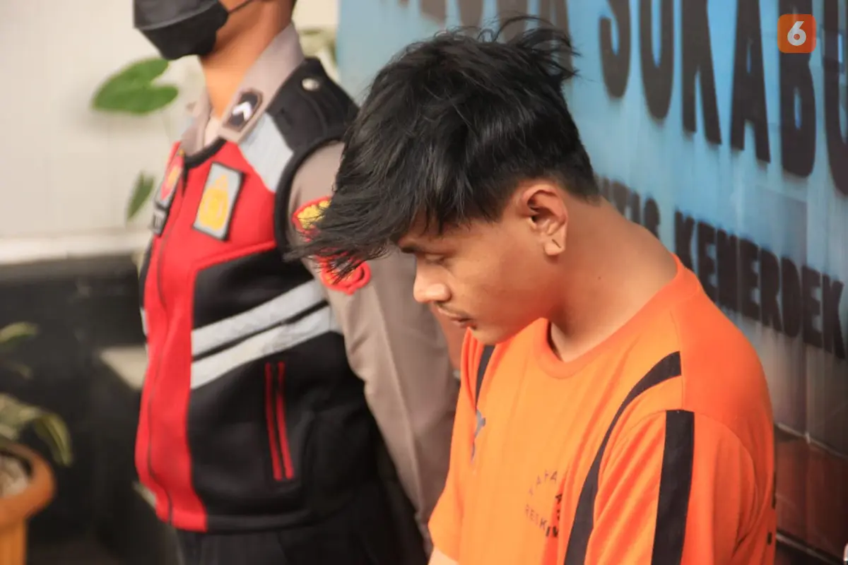 Pelaku pembacokan korban tewas pedagang sayur di Cisaat, Kabupaten Sukabumi diamankan Satreskrim Polres Sukabumi Kota (Liputan6.com/Fira Syahrin).
