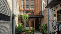 9 Desain Rumah Mungil di Gang Anti Pengap, Strategi Cerdas Sirkulasi Udara dan Cahaya