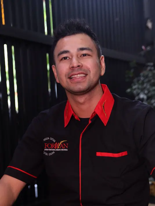 Kabar itu beredar, lantaran sebuah postingan di media sosial tiket pesawat atas nama Raffi Ahmad dan Ayu Ting Ting. Ada kesamaan dalam waktu, tujuan, nomor pesawat, dan kota asal. (Andy Masela/Bintang.com)