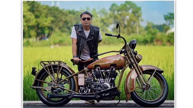 6 Gaya Trendi Suami Soimah Herwan Pandoko, Hobi Motoran