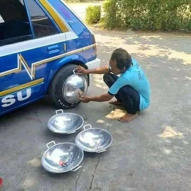 8 Potret Nyeleneh Modifikasi Roda Mobil, Ada yang Pakai Wajan
