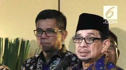 Ketua Majelis Syuro PKS Salim Segaf Al-Jufri memberikan keterangan pers usai pertemuan di Gran Melia, Jakarta, Senin (30/7). Partai Demokrat dan PKS menyerahkan pemilihan cawapres kepada Prabowo. (Liputan6.com/Herman Zakharia)
