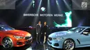 Vice President of Corporate Communications BMW Group Indonesia Jodie O'tania (kanan) bersama Vice President of Sales BMW Indonesia Bayu Riyanto foto bersama saat peluncuran all new BMW Seri 8 Coupe di Jakarta, Jumat (17/5/2019). (Liputan6.com/HO/Dani)