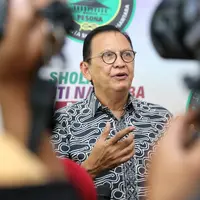 Makin banyak kalangan selebriti yang tertangkap akibat penyalahgunaan narkoba. Banyak artis-artis yang tertangkap akibat shabu. Pernah merasakan narkoba, Roy mengajak artis-artis pengguna narkoba untuk berhenti. (Adrian Putra/Bintang.com)