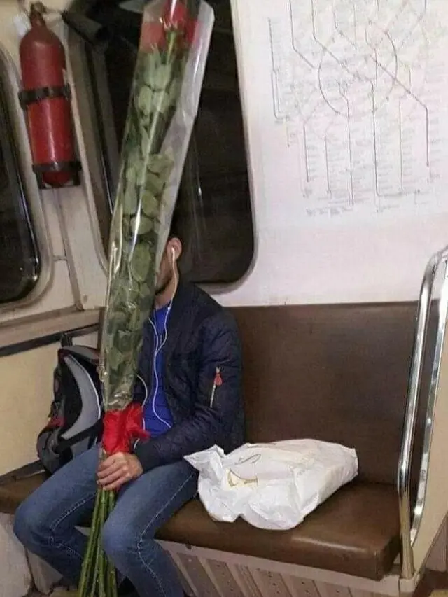 6 Potret Buket Bunga Nyeleneh Ini Bikin Gagal Romantis