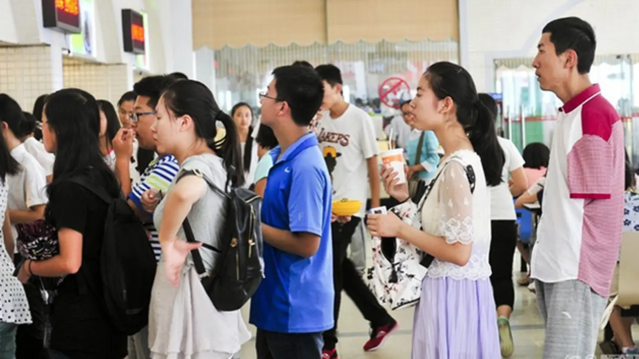 Kegigihan Pria Disabel untuk Bisa Sekolah Ini Mengharukan Publik