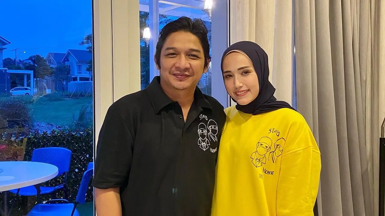 [Fimela] Adelia dan Pasha Ungu