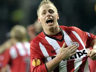 PSV Eindhoven's Balázs Dzsudzsák celebrates his 2-0 goal against Hamburger SV during their UEFA Europe League football match on February 25, 2010, in Eindhoven. AFP PHOTO/ ANP/ PAUL VREEKER