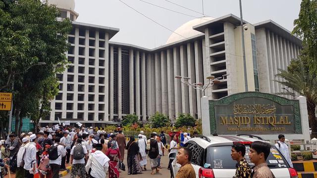 Peserta Aksi Bela Tauhid mulai berkumpul di masjid Istiqlal