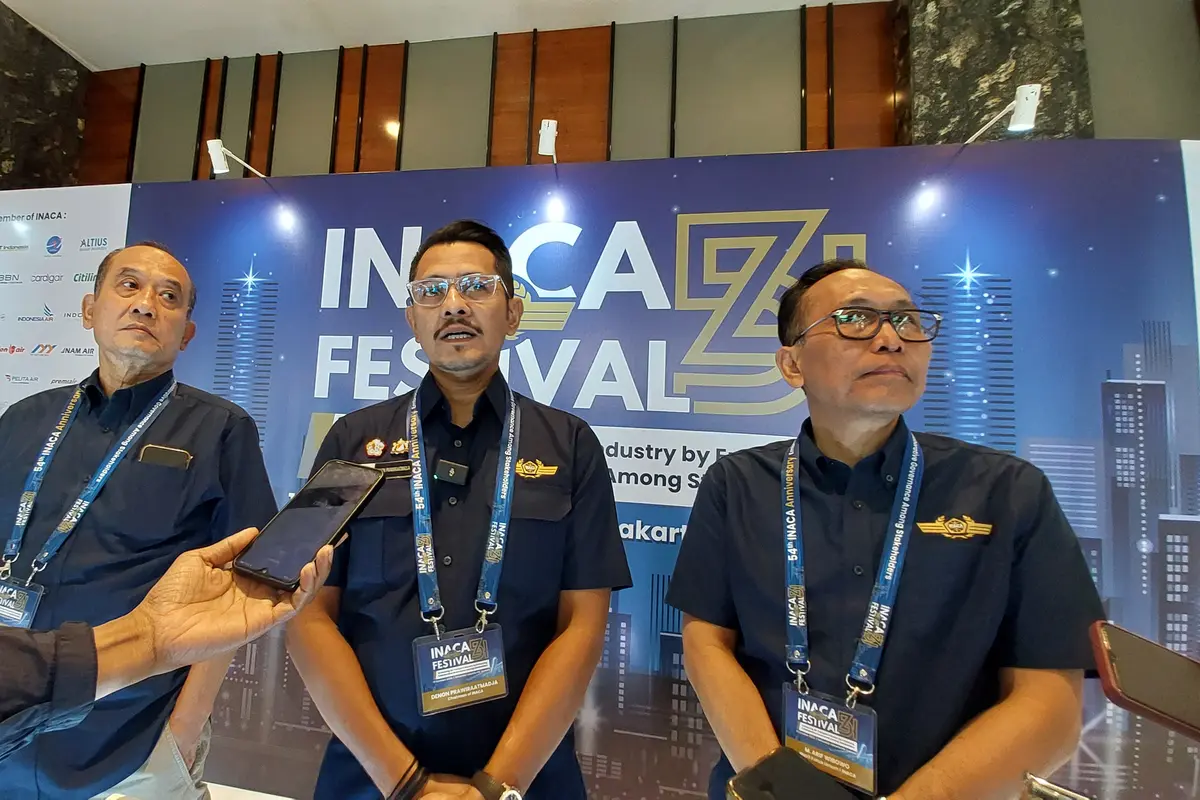 Ketua Umum Asosiasi Perusahaan Penerbangan Nasional Indonesia (INACA), Denon Prawiraatmadja berbicara mengenai calon Menteri Perhubungan di Kabinet Prabowo. (Arief/Liputan6.com)